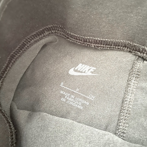 Women’s size small Nike leggings, cotton, never worn. - Picture 3 of 3
